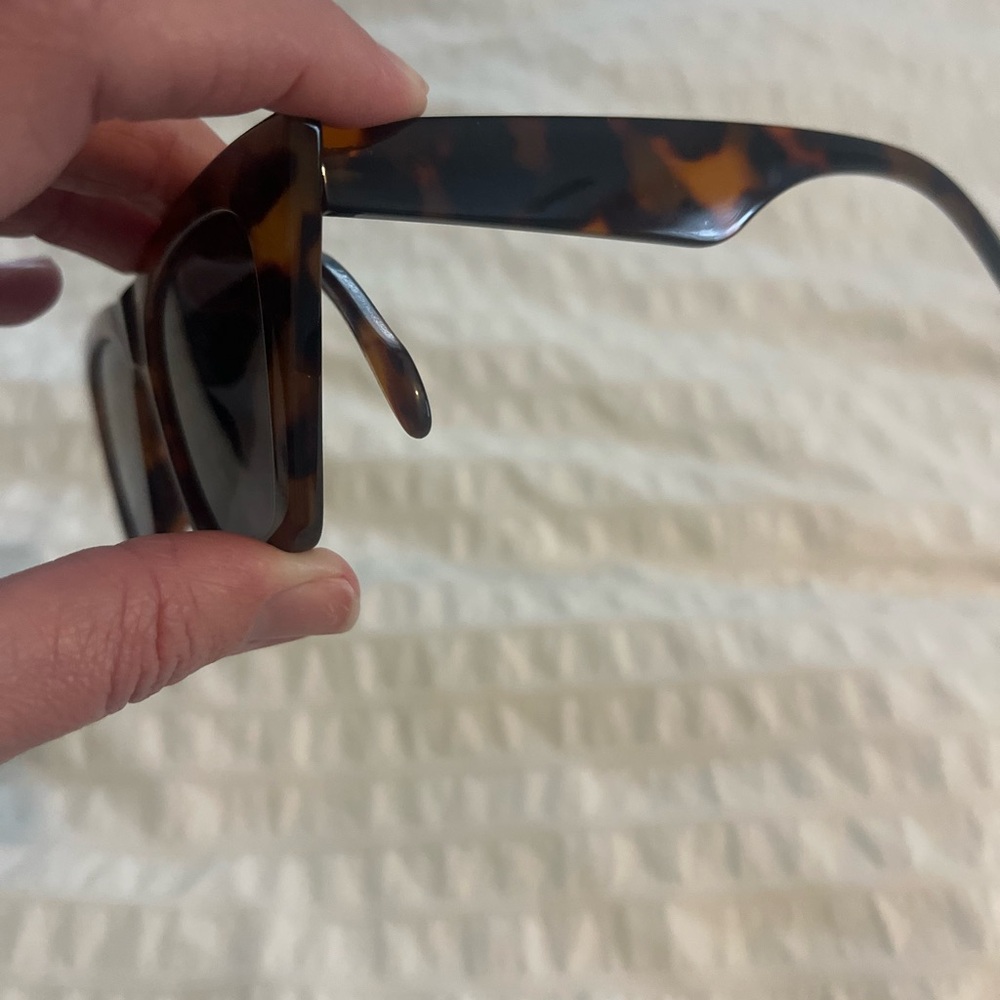 Tortoise Shell Square Sunglasses - Picture 2 of 2